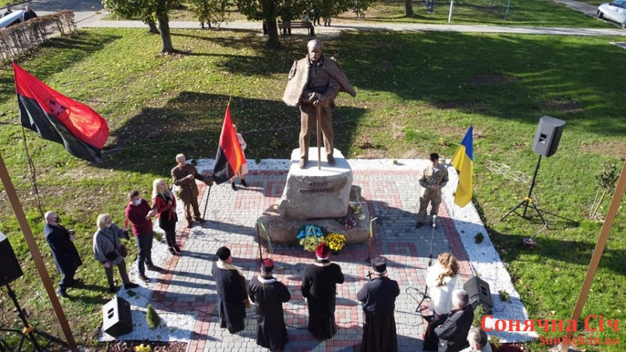 Взяли участь у відкритті пам'ятника Зеновію Красівському у м.Моршин.