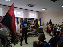 Відкриття виставки "Гідність" в Підберезькій школі.