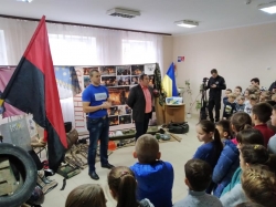 Відкриття виставки "Гідність" в Підберезькій школі.